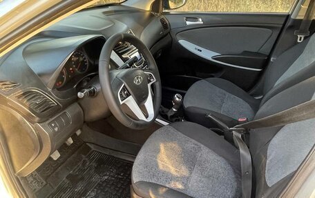 Hyundai Solaris II рестайлинг, 2013 год, 530 000 рублей, 13 фотография
