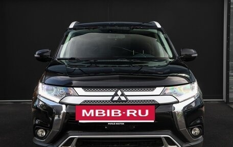 Mitsubishi Outlander III рестайлинг 3, 2019 год, 1 997 000 рублей, 2 фотография