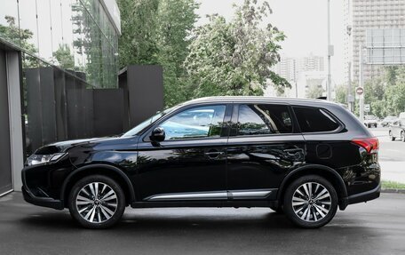 Mitsubishi Outlander III рестайлинг 3, 2019 год, 1 997 000 рублей, 8 фотография