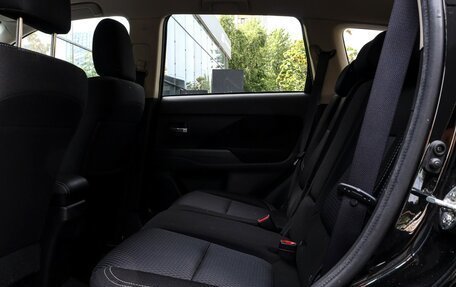 Mitsubishi Outlander III рестайлинг 3, 2019 год, 1 997 000 рублей, 10 фотография