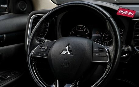 Mitsubishi Outlander III рестайлинг 3, 2019 год, 1 997 000 рублей, 13 фотография