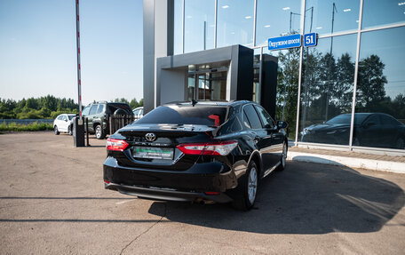 Toyota Camry, 2021 год, 2 400 000 рублей, 6 фотография