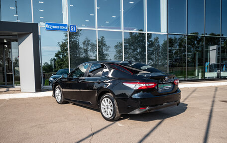 Toyota Camry, 2021 год, 2 400 000 рублей, 8 фотография