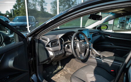 Toyota Camry, 2021 год, 2 400 000 рублей, 10 фотография