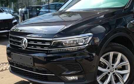 Volkswagen Tiguan II, 2019 год, 3 050 000 рублей, 20 фотография