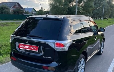 Mitsubishi Outlander III рестайлинг 3, 2013 год, 1 300 000 рублей, 1 фотография