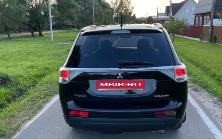 Mitsubishi Outlander III рестайлинг 3, 2013 год, 1 300 000 рублей, 3 фотография