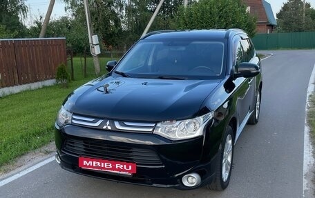 Mitsubishi Outlander III рестайлинг 3, 2013 год, 1 300 000 рублей, 6 фотография