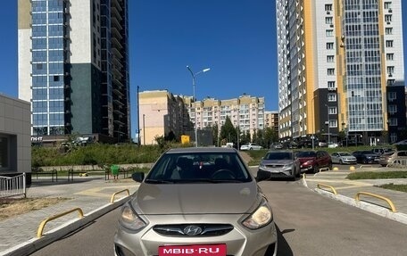Hyundai Solaris II рестайлинг, 2014 год, 800 000 рублей, 3 фотография