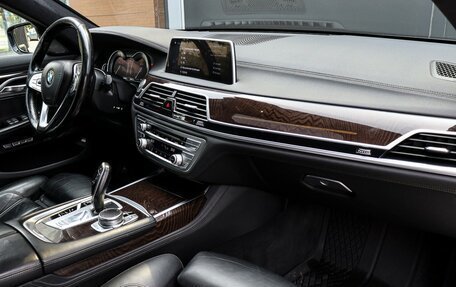 BMW 7 серия, 2017 год, 2 810 000 рублей, 9 фотография