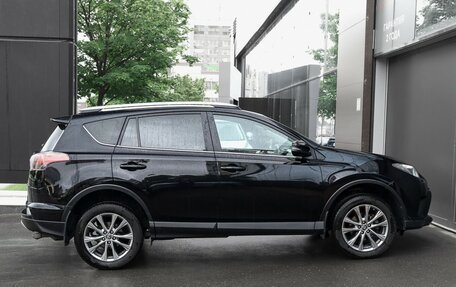 Toyota RAV4, 2017 год, 2 195 000 рублей, 4 фотография