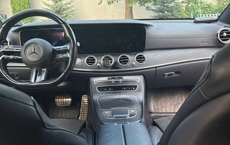 Mercedes-Benz E-Класс, 2021 год, 3 700 000 рублей, 5 фотография