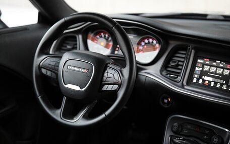 Dodge Challenger III рестайлинг 2, 2017 год, 3 100 000 рублей, 8 фотография