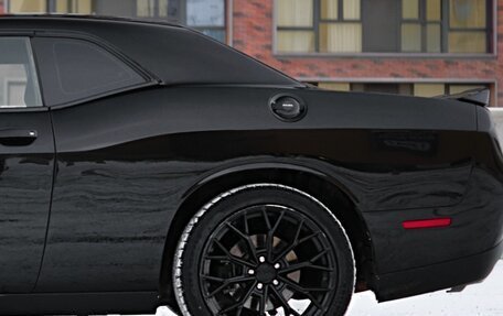 Dodge Challenger III рестайлинг 2, 2017 год, 3 100 000 рублей, 4 фотография