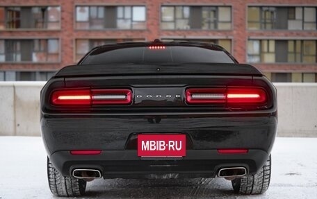 Dodge Challenger III рестайлинг 2, 2017 год, 3 100 000 рублей, 6 фотография