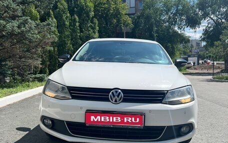 Volkswagen Jetta VI, 2013 год, 1 100 000 рублей, 1 фотография