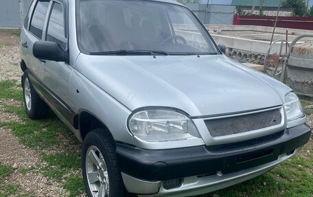 Chevrolet Niva I рестайлинг, 2004 год, 250 000 рублей, 1 фотография