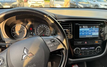 Mitsubishi Outlander III рестайлинг 3, 2015 год, 2 000 000 рублей, 3 фотография