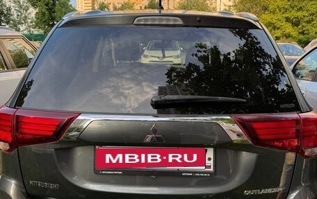 Mitsubishi Outlander III рестайлинг 3, 2015 год, 2 000 000 рублей, 2 фотография