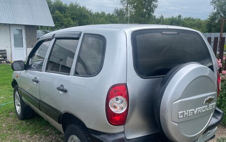 Chevrolet Niva I рестайлинг, 2004 год, 250 000 рублей, 3 фотография