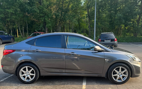 Hyundai Solaris II рестайлинг, 2013 год, 700 000 рублей, 3 фотография