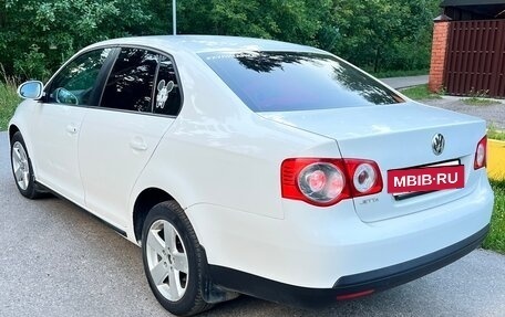 Volkswagen Jetta VI, 2010 год, 740 000 рублей, 2 фотография