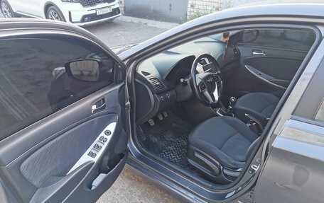 Hyundai Solaris II рестайлинг, 2011 год, 950 000 рублей, 6 фотография