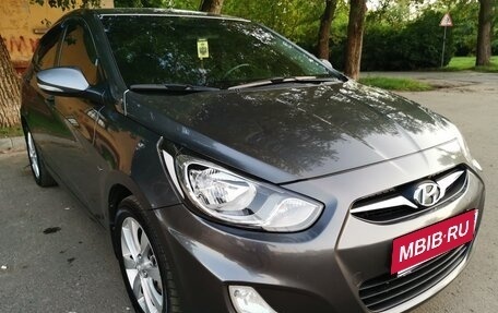 Hyundai Solaris II рестайлинг, 2011 год, 950 000 рублей, 2 фотография