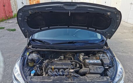 Hyundai Solaris II рестайлинг, 2011 год, 950 000 рублей, 20 фотография
