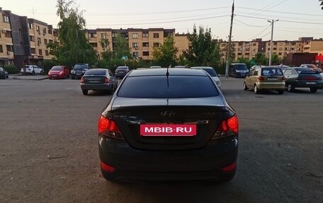 Hyundai Solaris II рестайлинг, 2011 год, 950 000 рублей, 18 фотография