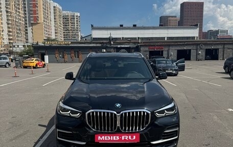 BMW X5, 2021 год, 6 890 000 рублей, 2 фотография