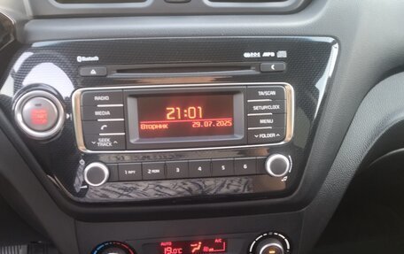 KIA Rio III рестайлинг, 2016 год, 1 099 000 рублей, 23 фотография