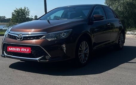 Toyota Camry, 2017 год, 2 450 000 рублей, 3 фотография