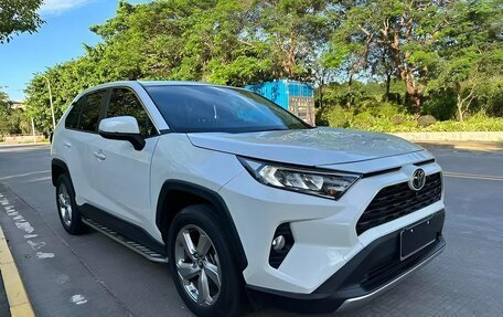 Toyota RAV4, 2022 год, 2 470 000 рублей, 3 фотография