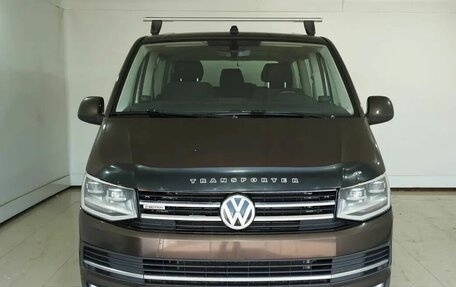 Volkswagen Caravelle T6 рестайлинг, 2017 год, 2 850 000 рублей, 2 фотография