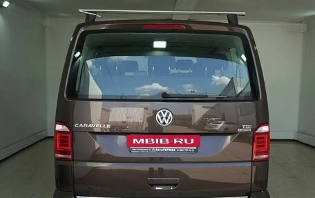 Volkswagen Caravelle T6 рестайлинг, 2017 год, 2 850 000 рублей, 3 фотография