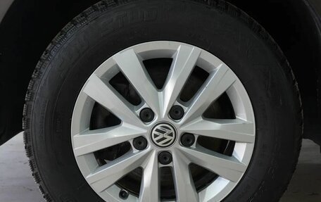 Volkswagen Caravelle T6 рестайлинг, 2017 год, 2 850 000 рублей, 16 фотография