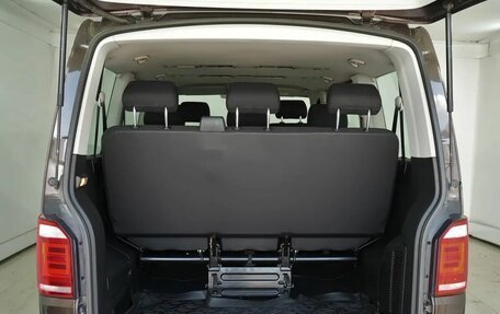 Volkswagen Caravelle T6 рестайлинг, 2017 год, 2 850 000 рублей, 14 фотография