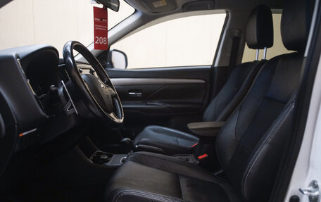 Mitsubishi Outlander III рестайлинг 3, 2014 год, 1 649 000 рублей, 12 фотография