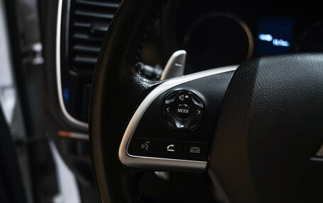 Mitsubishi Outlander III рестайлинг 3, 2014 год, 1 649 000 рублей, 13 фотография
