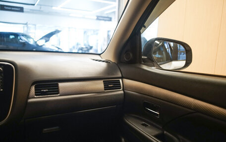 Mitsubishi Outlander III рестайлинг 3, 2014 год, 1 649 000 рублей, 21 фотография