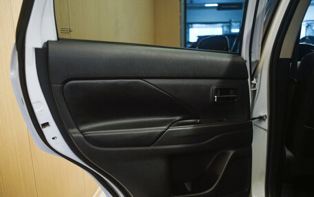 Mitsubishi Outlander III рестайлинг 3, 2014 год, 1 649 000 рублей, 22 фотография