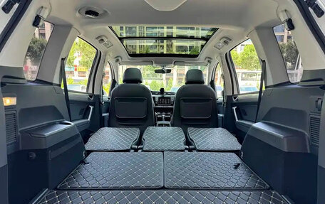 Volkswagen Touran III, 2018 год, 1 590 099 рублей, 13 фотография