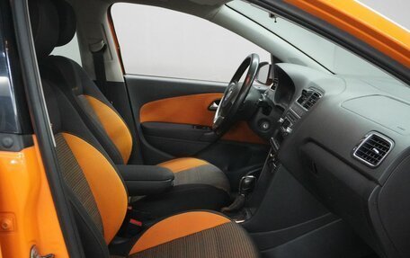 Volkswagen Polo VI (EU Market), 2011 год, 750 000 рублей, 10 фотография