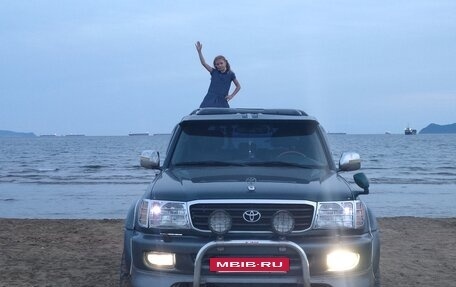 Toyota Land Cruiser 100 рестайлинг 2, 2000 год, 2 300 000 рублей, 3 фотография