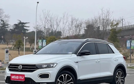 Volkswagen T-Roc I, 2022 год, 1 290 000 рублей, 1 фотография