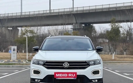 Volkswagen T-Roc I, 2022 год, 1 290 000 рублей, 2 фотография