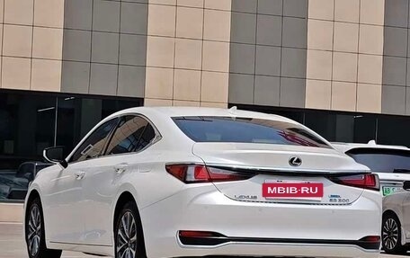 Lexus ES VII, 2022 год, 3 300 000 рублей, 6 фотография