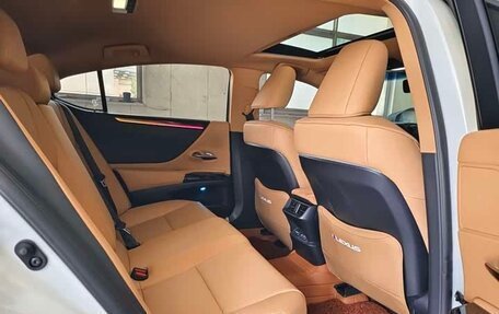 Lexus ES VII, 2022 год, 3 300 000 рублей, 15 фотография