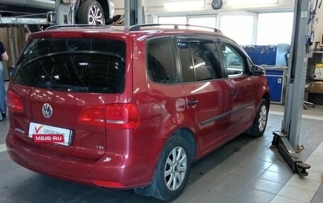 Volkswagen Touran III, 2010 год, 945 000 рублей, 3 фотография